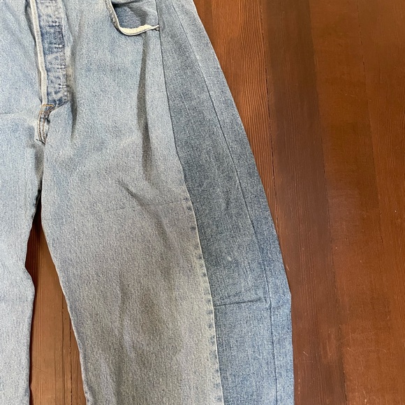 Levi's Classic Blue Denim Jeans - Picture 2 of 4